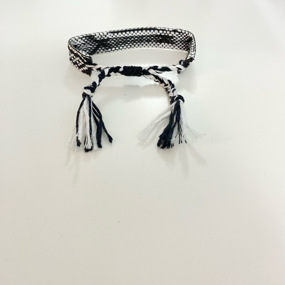 Black and white bracelet (Good quality) - Picture 2 of 3
